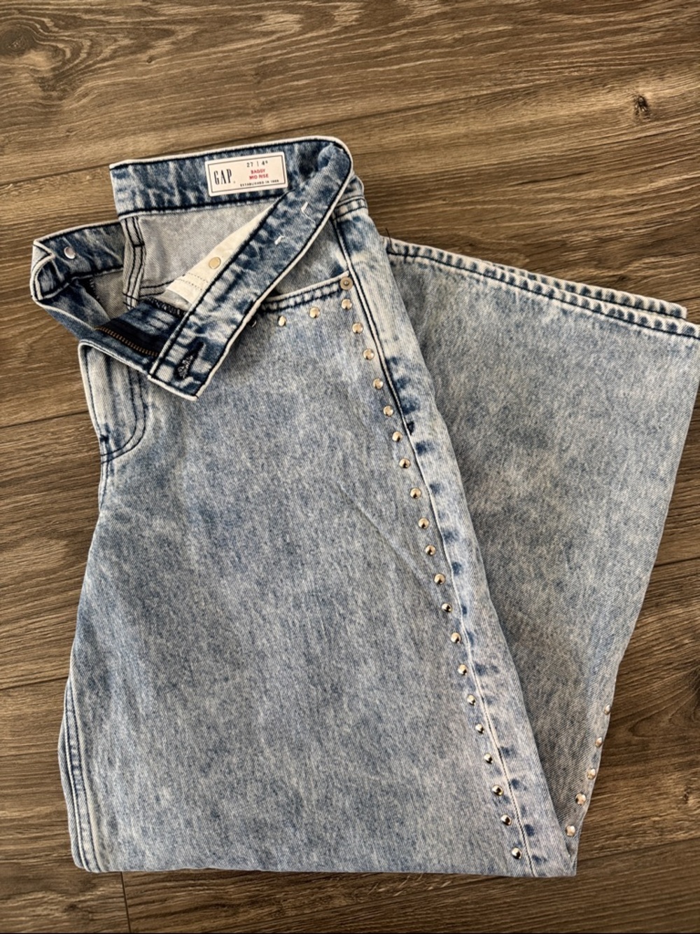 GAP Women's Light Blue High-Rise Studded Jeans